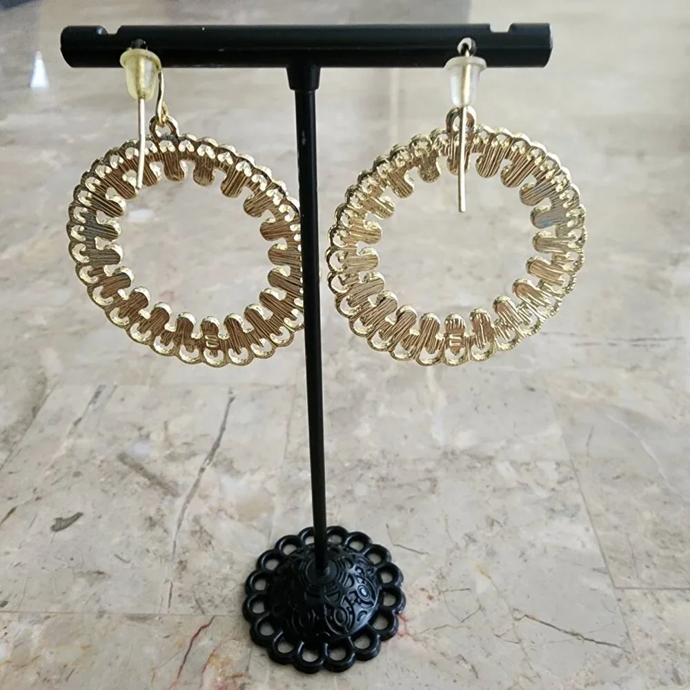 Stony Dangle Hoop Earrings With White Beads